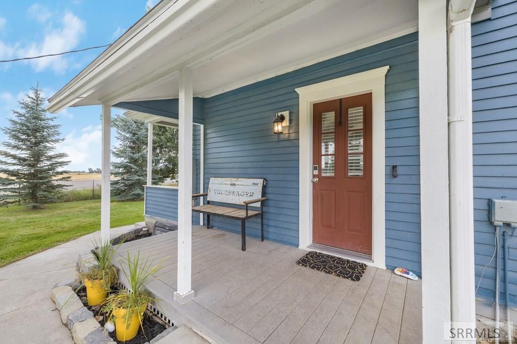 Image 3 of property listing at 4824 W Broadway Street, Idaho Falls, ID 83402