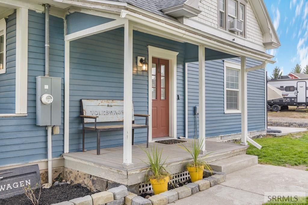 Image 4 of property listing at 4824 W Broadway Street, Idaho Falls, ID 83402