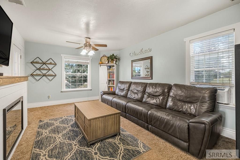 Image 8 of property listing at 4824 W Broadway Street, Idaho Falls, ID 83402