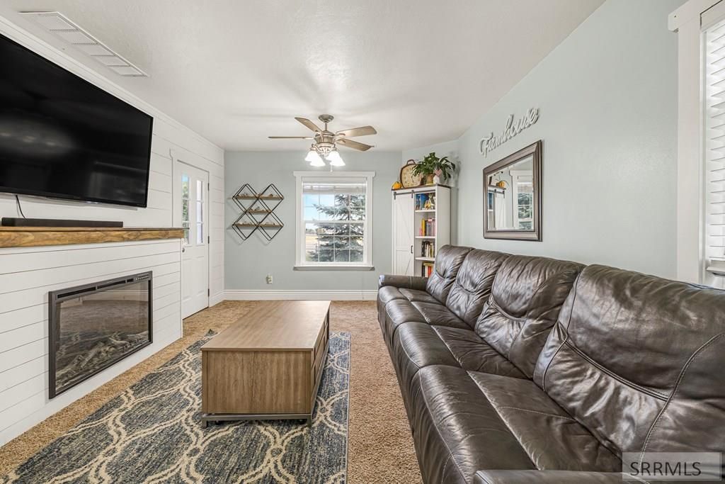 Image 9 of property listing at 4824 W Broadway Street, Idaho Falls, ID 83402