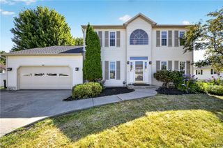 8405 Esperance Trl, Clay, NY 13090