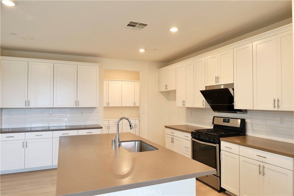 Image 17 of property listing at 5315 Mariner Ln, Chino, CA 91701