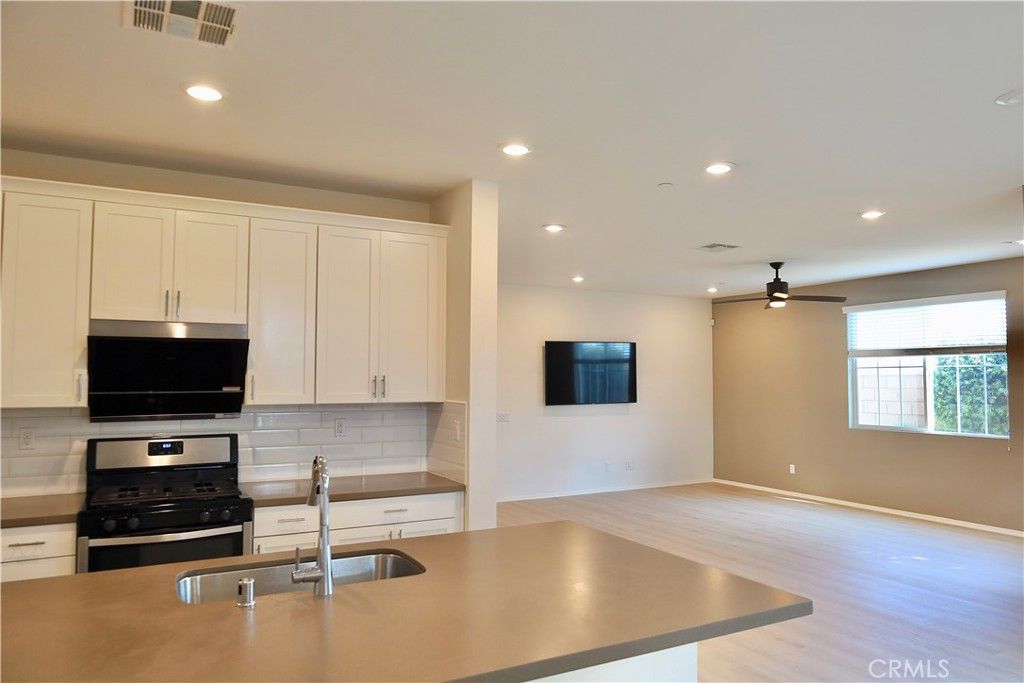Image 5 of property listing at 5315 Mariner Ln, Chino, CA 91701