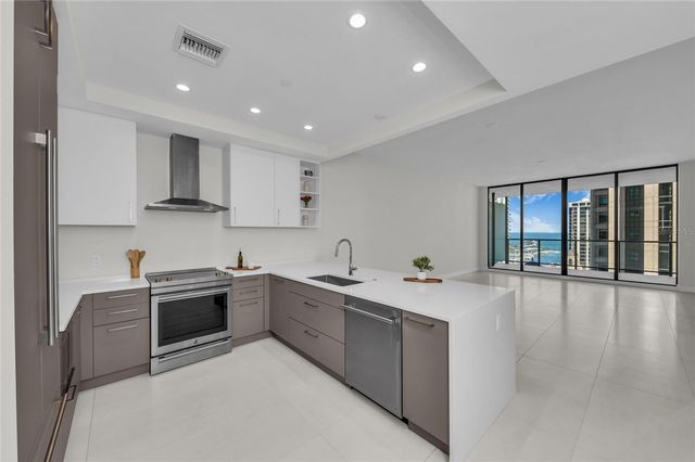 275 1ST AVENUE S 2204, St Petersburg, FL 33701