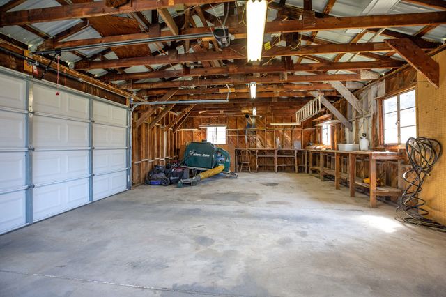 1148 State Highway Bb, Hollister, MO 65672