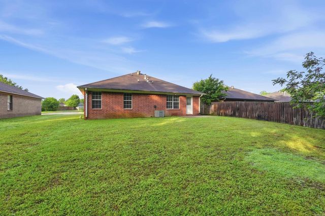 1340 Pyramid Dr, Conway, AR 72034