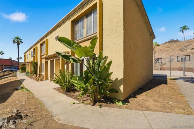 1687 Pentecost Way 4, San Diego, CA 92105