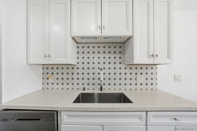 1687 Pentecost Way 4, San Diego, CA 92105