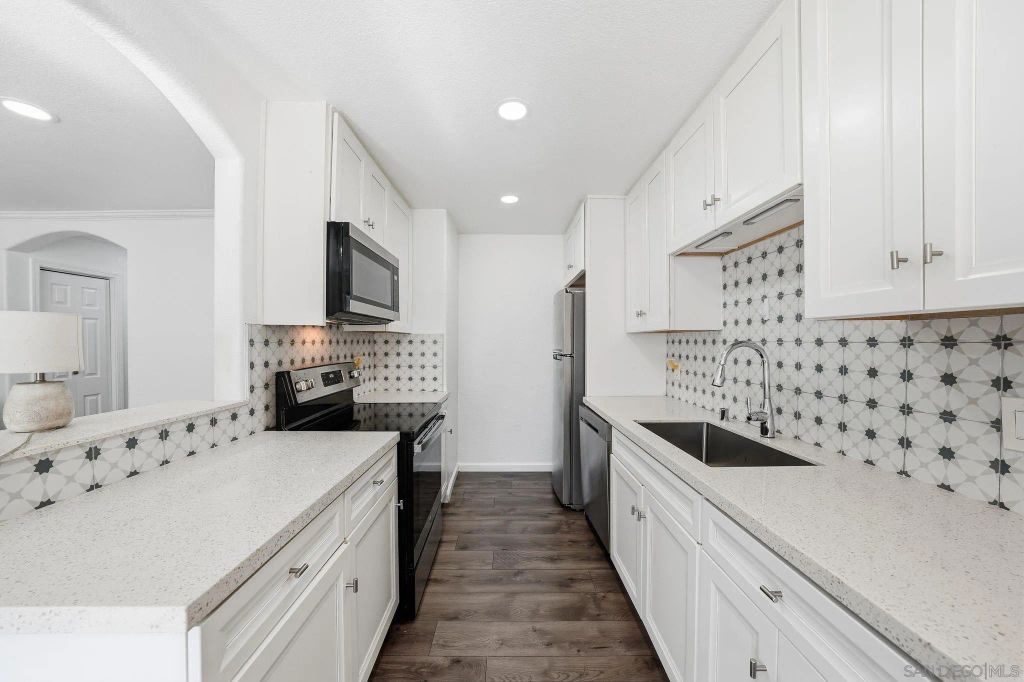 1687 Pentecost Way 4, San Diego, CA 92105