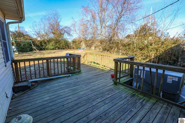 5019 Reidland Rd, Paducah, KY 42003