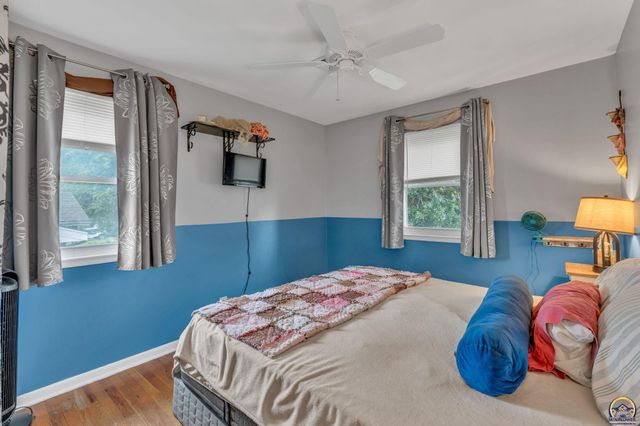 1722 SW Fairlawn RD, Topeka, KS 66604