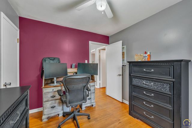 1722 SW Fairlawn RD, Topeka, KS 66604