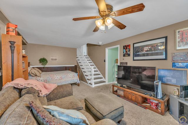 1722 SW Fairlawn RD, Topeka, KS 66604