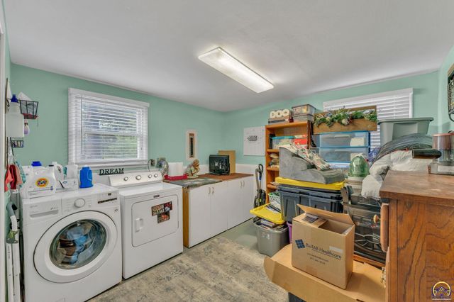 1722 SW Fairlawn RD, Topeka, KS 66604