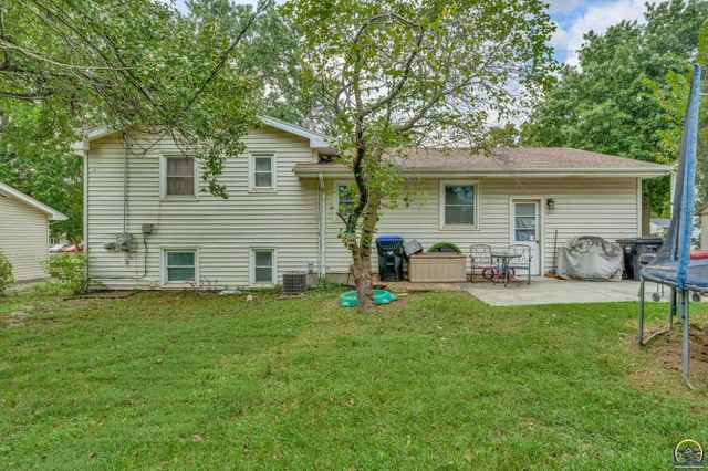1722 SW Fairlawn RD, Topeka, KS 66604