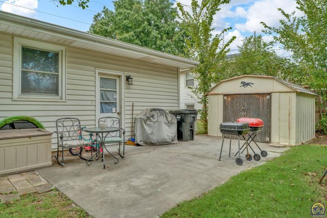1722 SW Fairlawn RD, Topeka, KS 66604