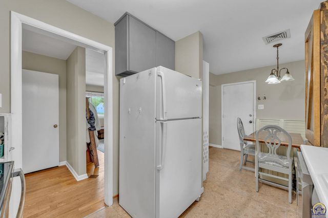 1722 SW Fairlawn RD, Topeka, KS 66604