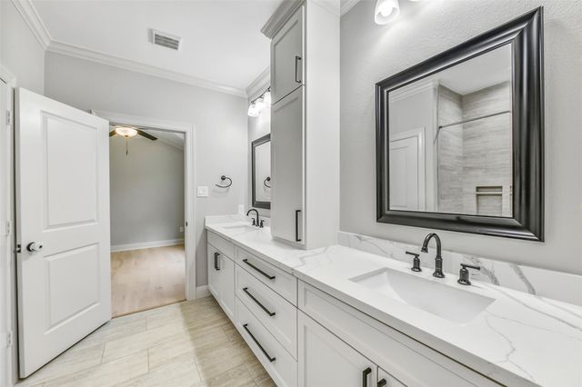 5230 Indigo Street, Houston, TX 77096