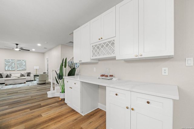 403 E Vista Rdg, San Antonio, TX 78260