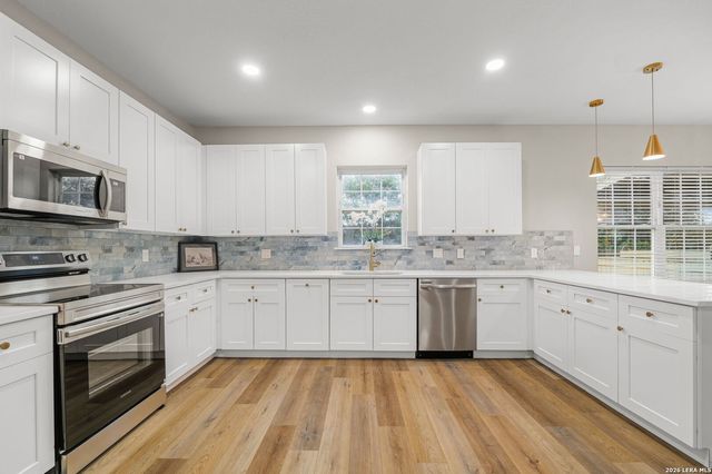 403 E Vista Rdg, San Antonio, TX 78260
