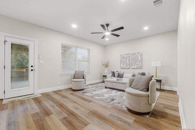 403 E Vista Rdg, San Antonio, TX 78260