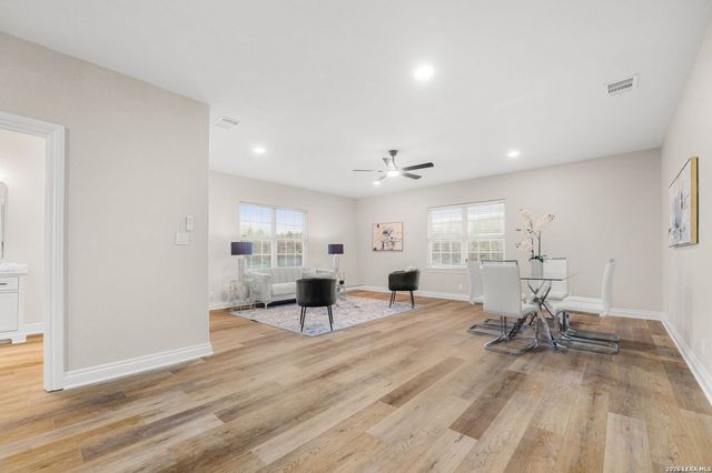 403 E Vista Rdg, San Antonio, TX 78260