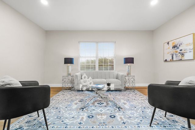 403 E Vista Rdg, San Antonio, TX 78260