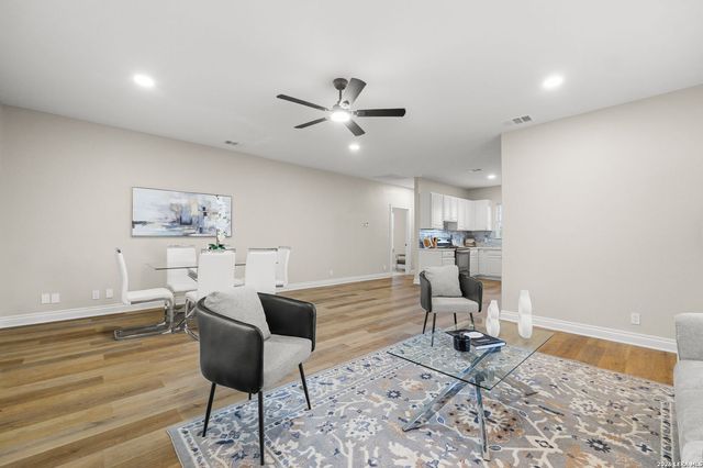 403 E Vista Rdg, San Antonio, TX 78260