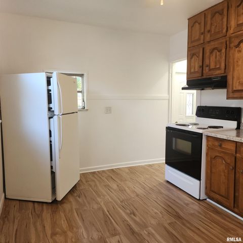 1000 W HANSSLER Place, Peoria, IL 61604