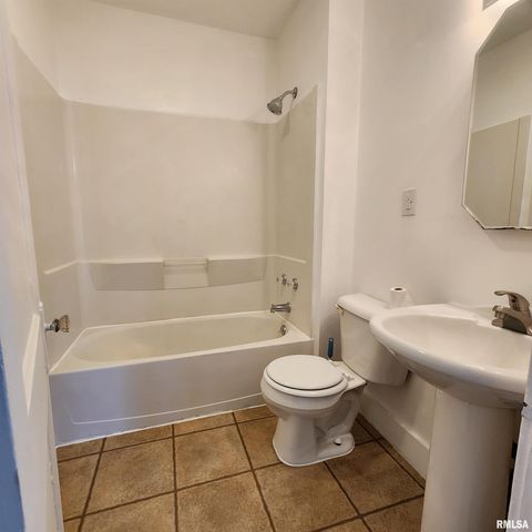 1000 W HANSSLER Place, Peoria, IL 61604