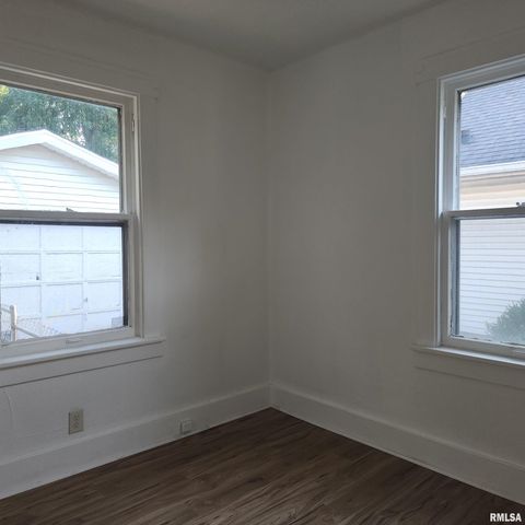 1000 W HANSSLER Place, Peoria, IL 61604