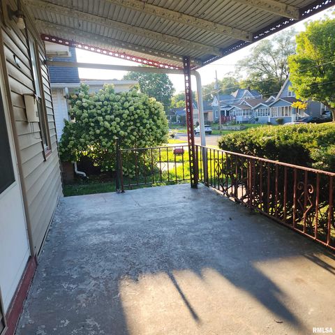 1000 W HANSSLER Place, Peoria, IL 61604