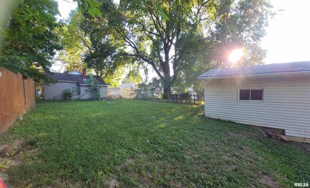 1000 W HANSSLER Place, Peoria, IL 61604