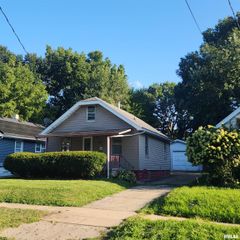 1000 W HANSSLER Place, Peoria, IL 61604