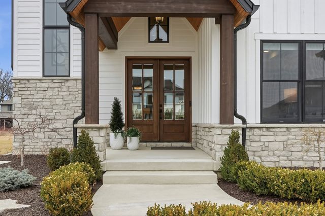 9727 Dune Grass Way, St. John, IN 46373