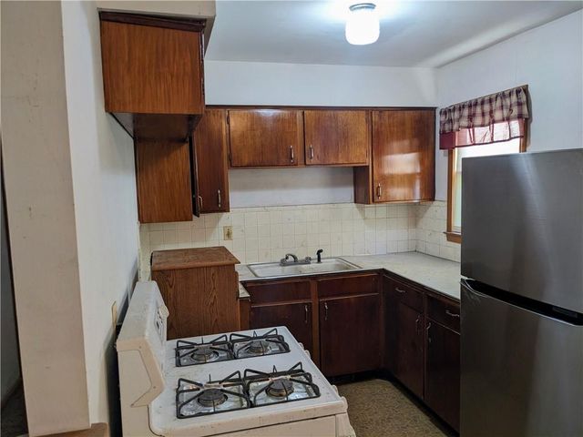3016 Porter Road, Independence, MO 64055