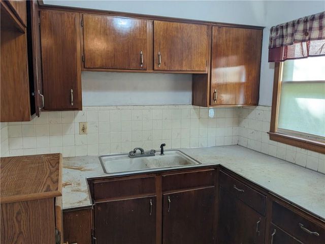 3016 Porter Road, Independence, MO 64055