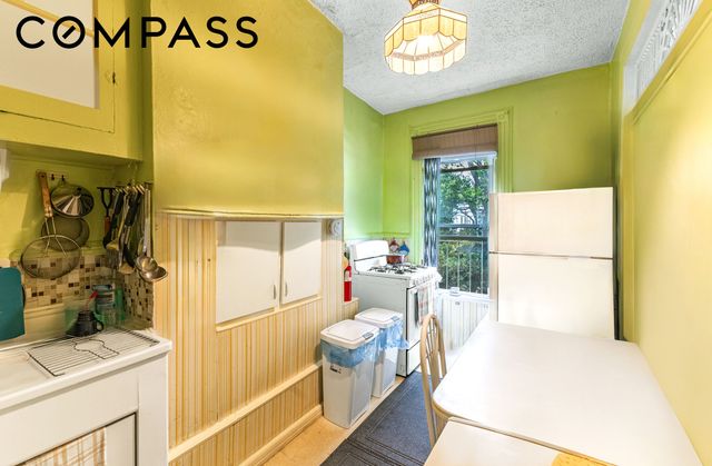 949 4th Avenue, New York City, NY 11232