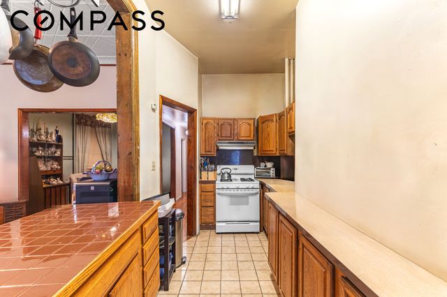 949 4th Avenue, New York City, NY 11232