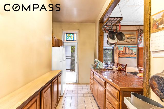 949 4th Avenue, New York City, NY 11232