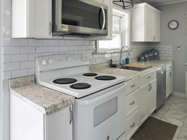 12 Goddard, Fall River, MA 02720