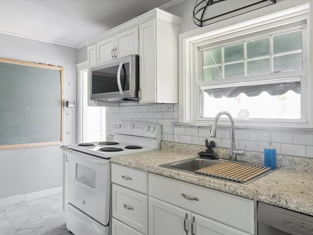 12 Goddard, Fall River, MA 02720