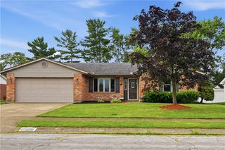 718 Greyhound Drive, New Lebanon, OH 45345