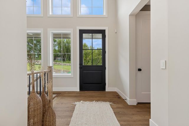 2706 Lakeview Court, Little Canada, MN 55117