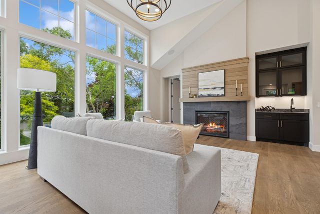 2706 Lakeview Court, Little Canada, MN 55117