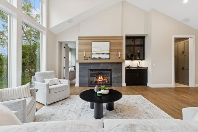 2706 Lakeview Court, Little Canada, MN 55117