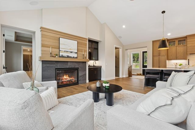 2706 Lakeview Court, Little Canada, MN 55117