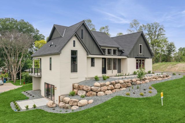 2706 Lakeview Court, Little Canada, MN 55117