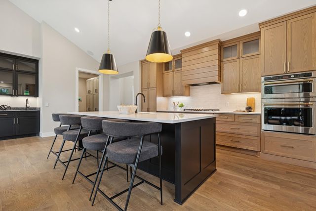 2706 Lakeview Court, Little Canada, MN 55117