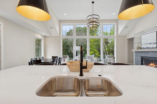 2706 Lakeview Court, Little Canada, MN 55117